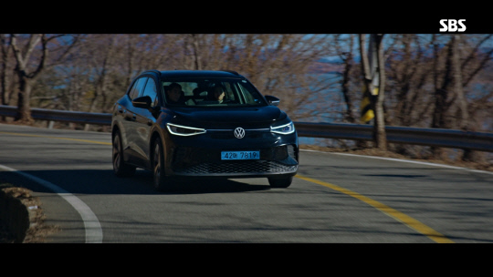 SBS 드라마 악귀에 등장한 ID.4 주행 장면. 폭스바겐코리아 제공